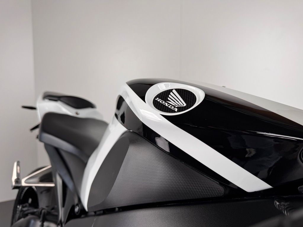 Fahrzeugabbildung Honda CBR 1000 RR FIREBLADE *TOP-ZUSTAND *SERVICE NEU