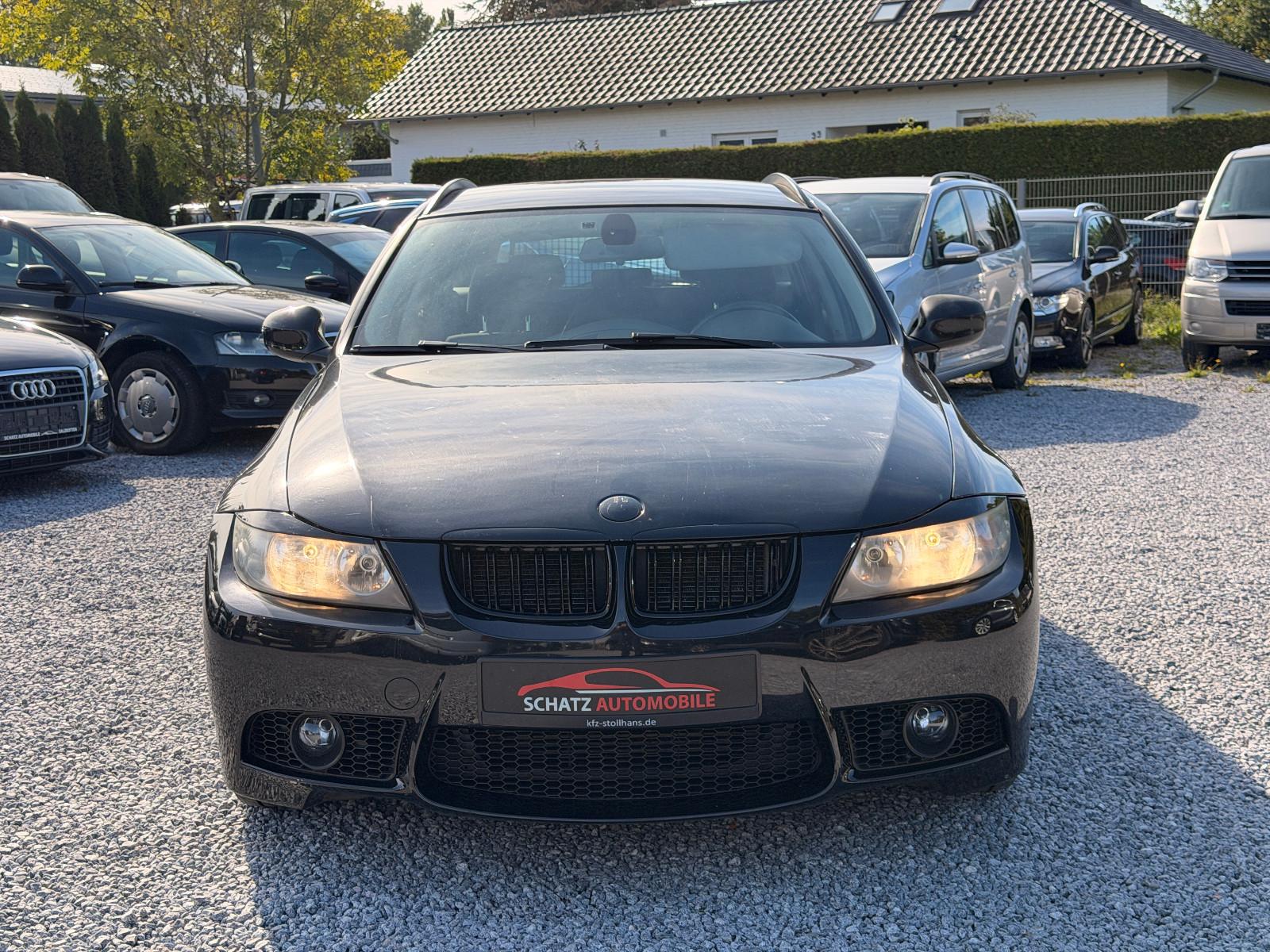 BMW 318 2011 — interior