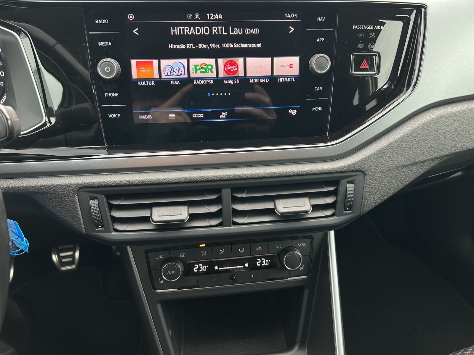 Fahrzeugabbildung Volkswagen Polo TSI Active LED Climatronic ACC PDC SH LM