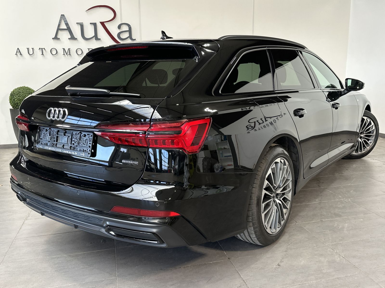 Fahrzeugabbildung Audi A6 Avant 55 TFSI e Qu S-Line Black NAV+MATRIX+VC