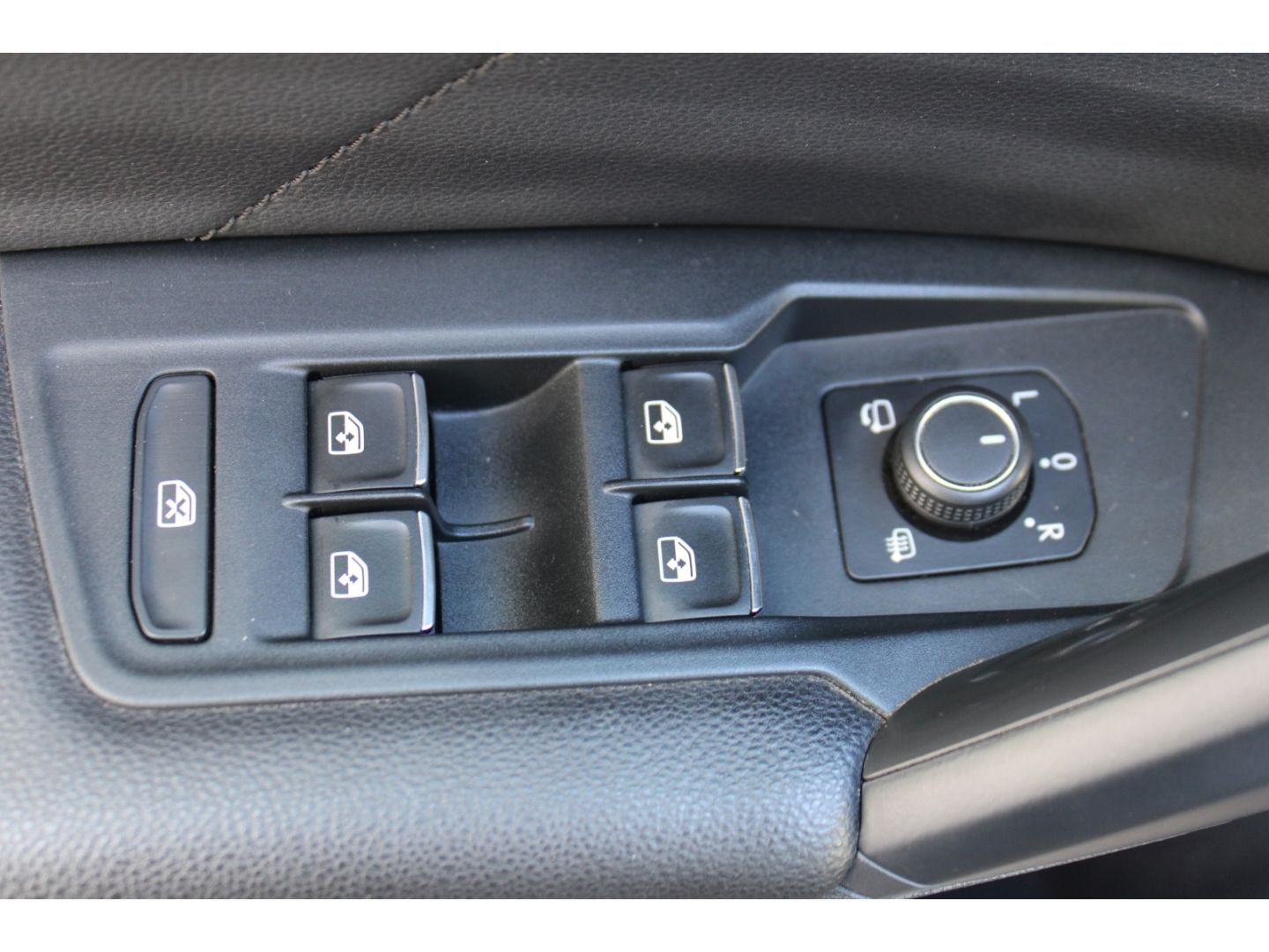 Fahrzeugabbildung SEAT Tarraco Xcellence 4Drive Pano LED ACC AHK StHZg