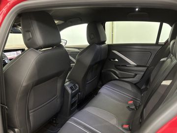 Fotografie des Opel Astra 1.2 Turbo GS AHK Navi