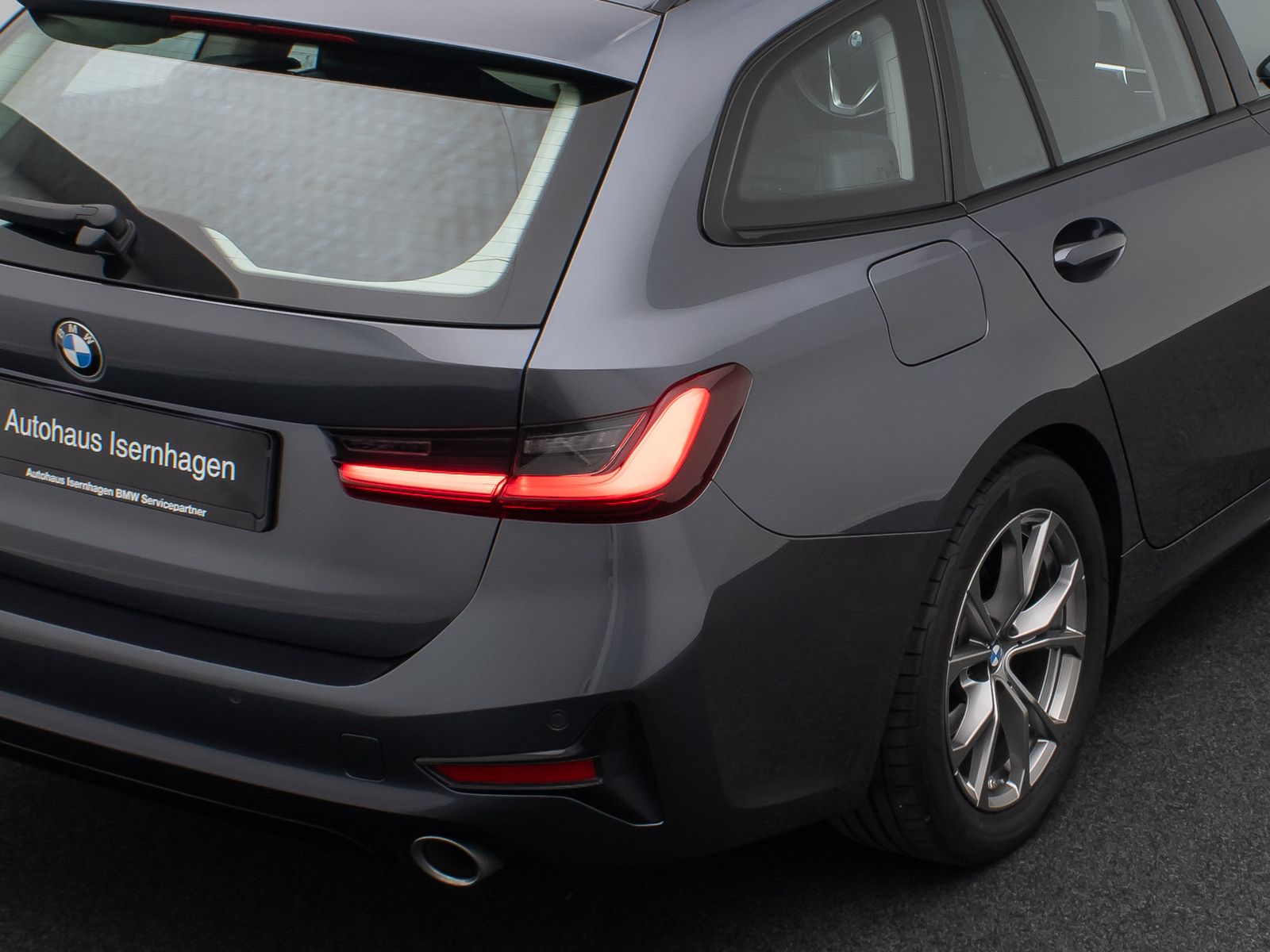 Fahrzeugabbildung BMW 320i Sport Line Alarm DAB FernlichtAss PDC LED