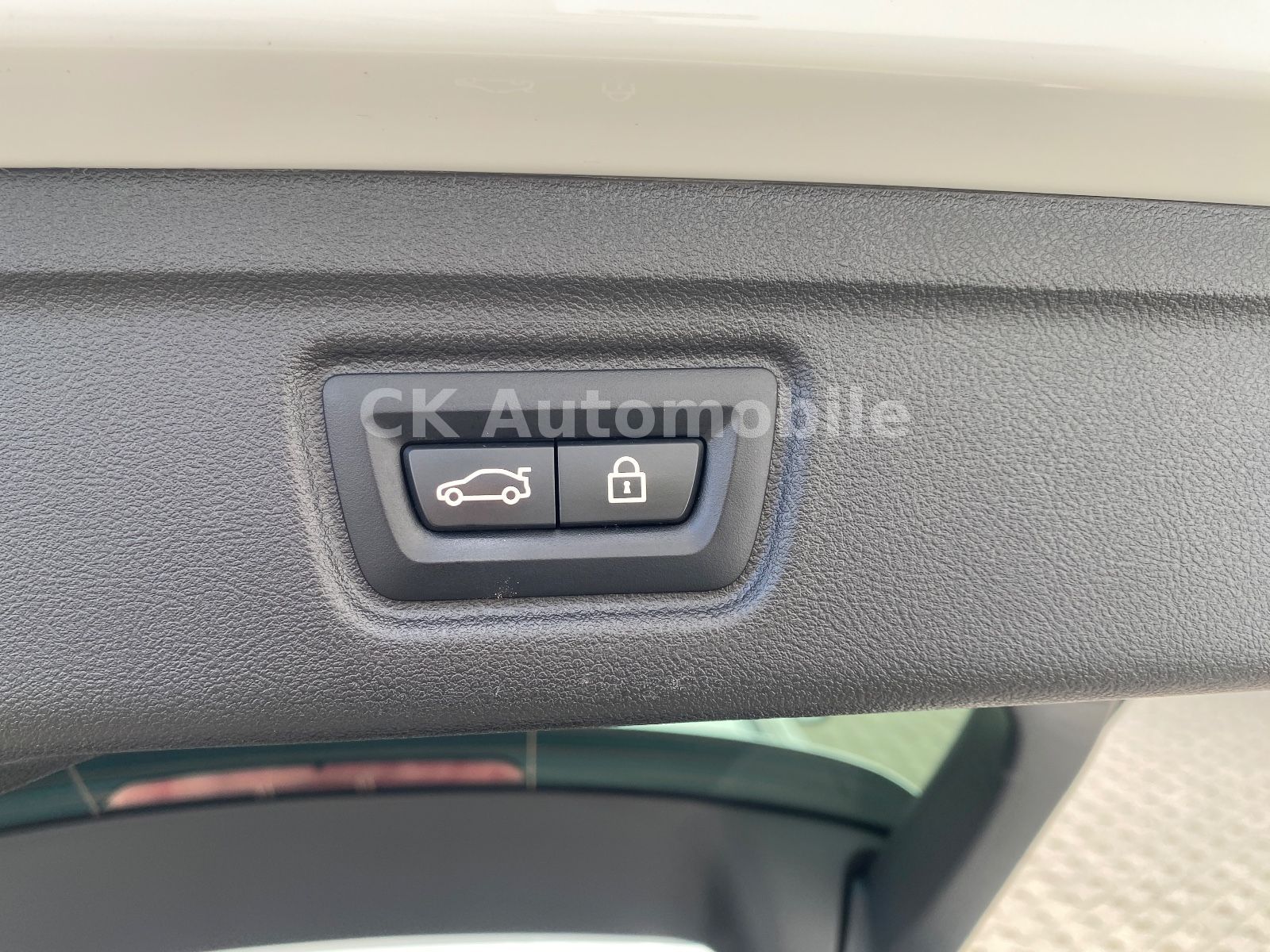 Fahrzeugabbildung BMW M340i Touring xDrive/Navi/HeadUP/Pano/360°