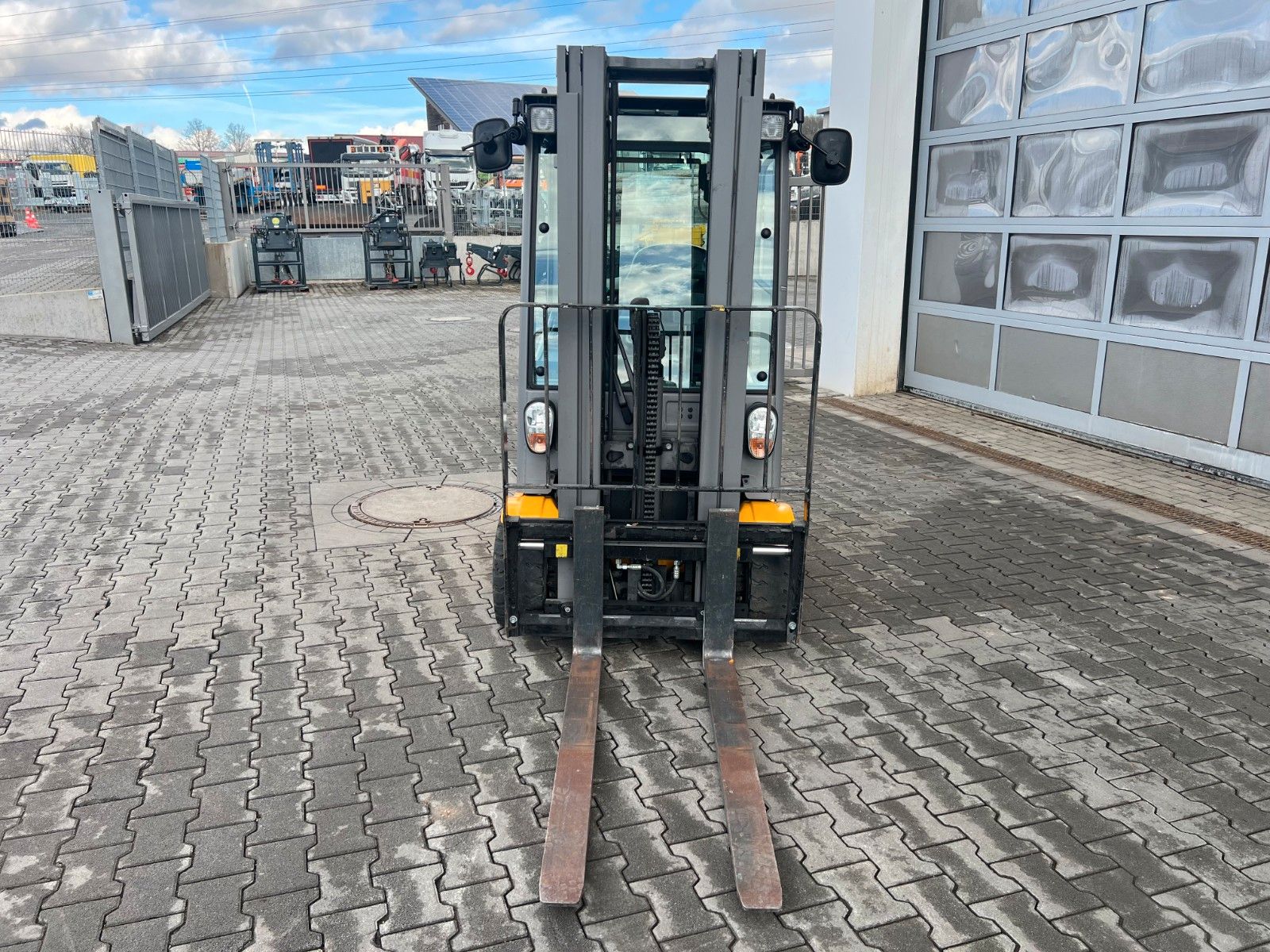 Fahrzeugabbildung Jungheinrich EFG 218 / Triplex 4.30m / SS / nur 1.738h