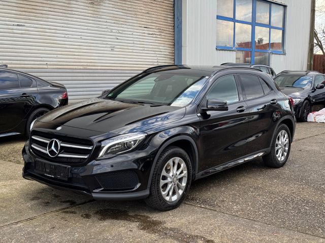 Mercedes-Benz GLA 220 CDI AMG line/Pano/PDC