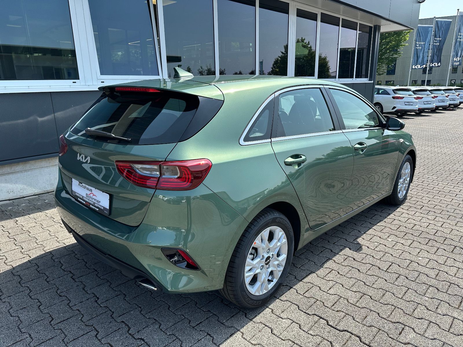 Fahrzeugabbildung Kia cee'd / Ceed  1.5 T-GDI MT VISION NAVI KOMF+