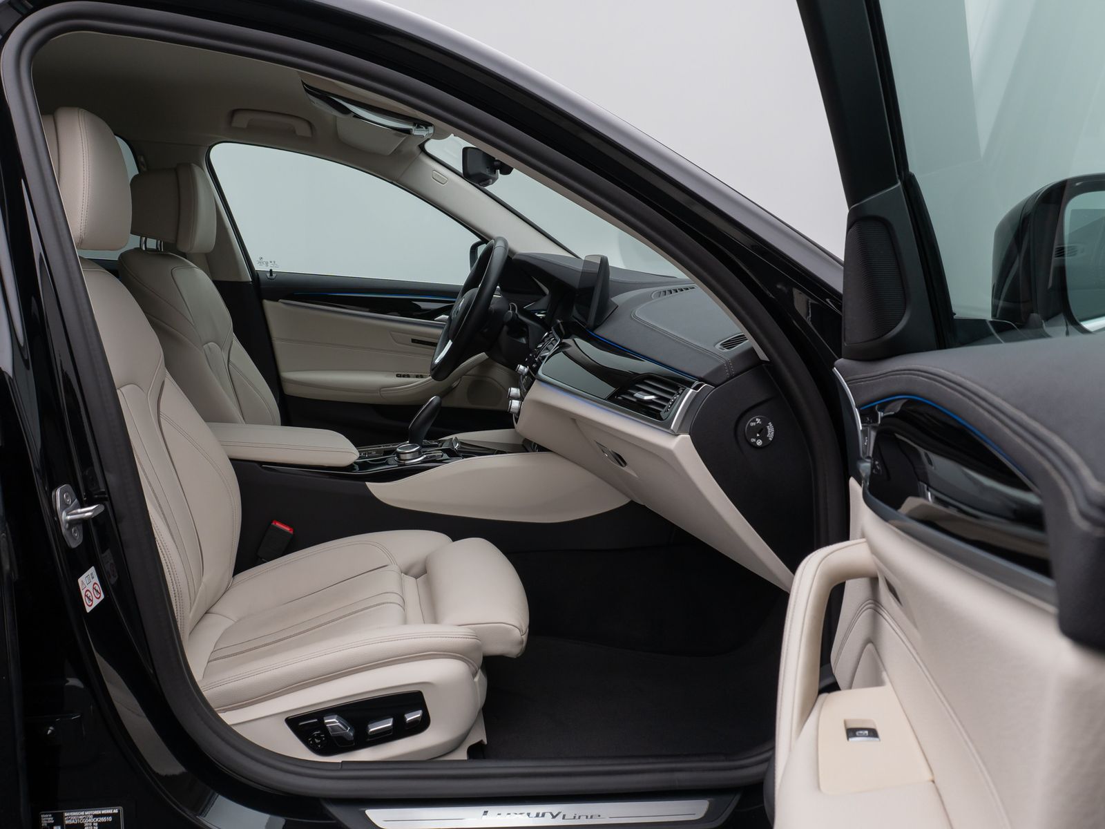 Fahrzeugabbildung BMW 530e xD Luxury Line KameraHUD DAB HiFi Komfort