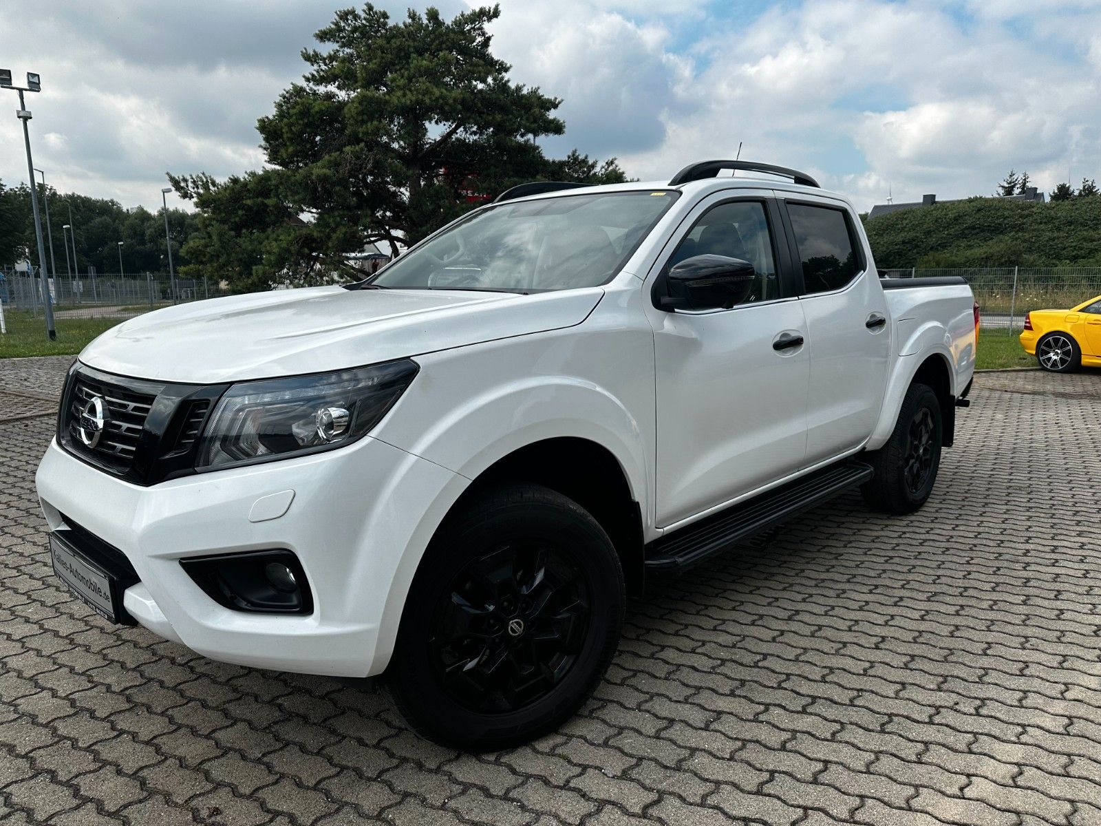 Fahrzeugabbildung Nissan Navara NP300 N-Guard Double Cab 4x4