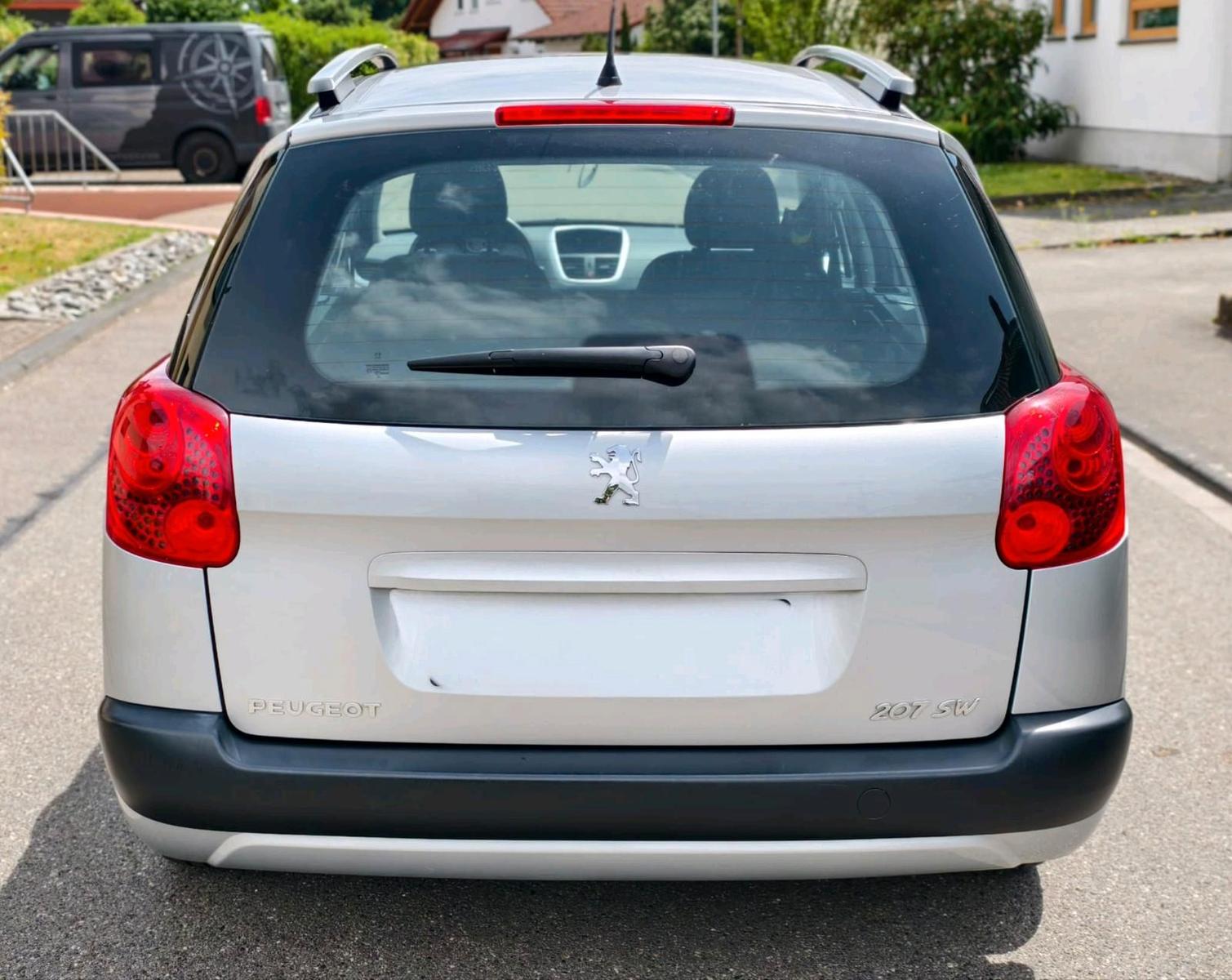 Peugeot 207 2011 — photo 7