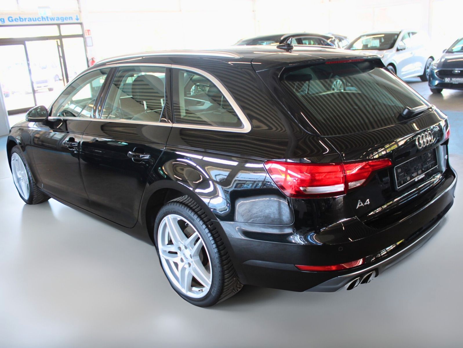 Fahrzeugabbildung Audi A4 2.0 TDI S tronic sport Avant NAVI XENON uvm.