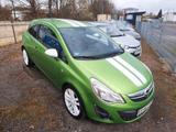 Opel Corsa D Color Stripes // Klima //Winterräder - Opel Corsa Stripes mit Benzin-Antrieb