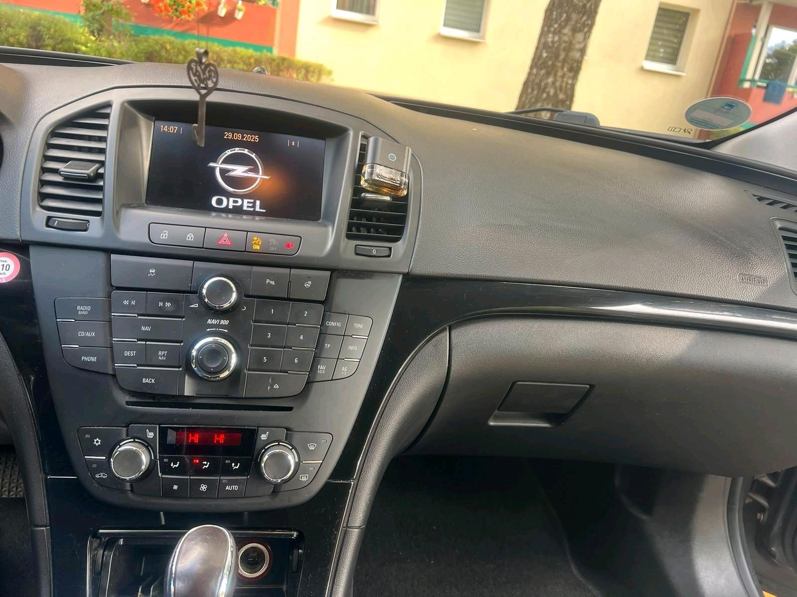 Opel Insignia 2012 — photo 6