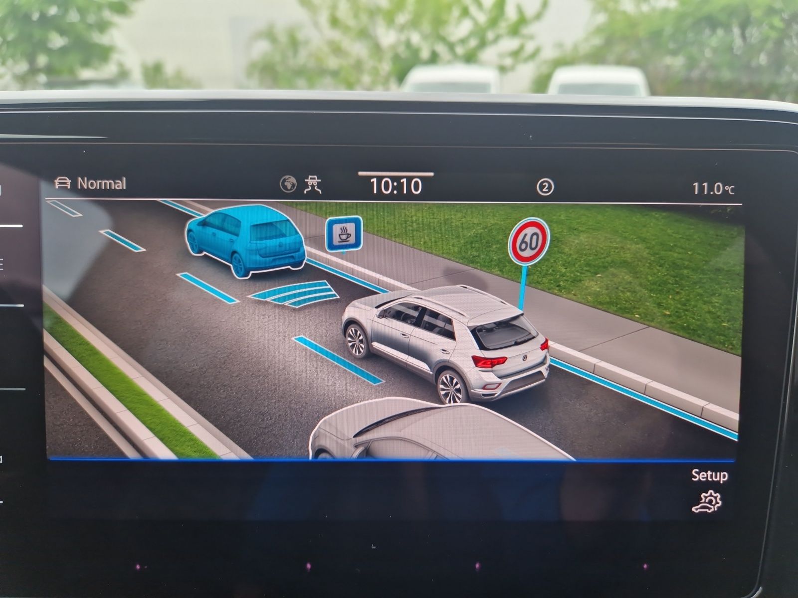 Fahrzeugabbildung Volkswagen T-Roc TSI R-Line DSG IQ.Light ACC SHZ RearView A