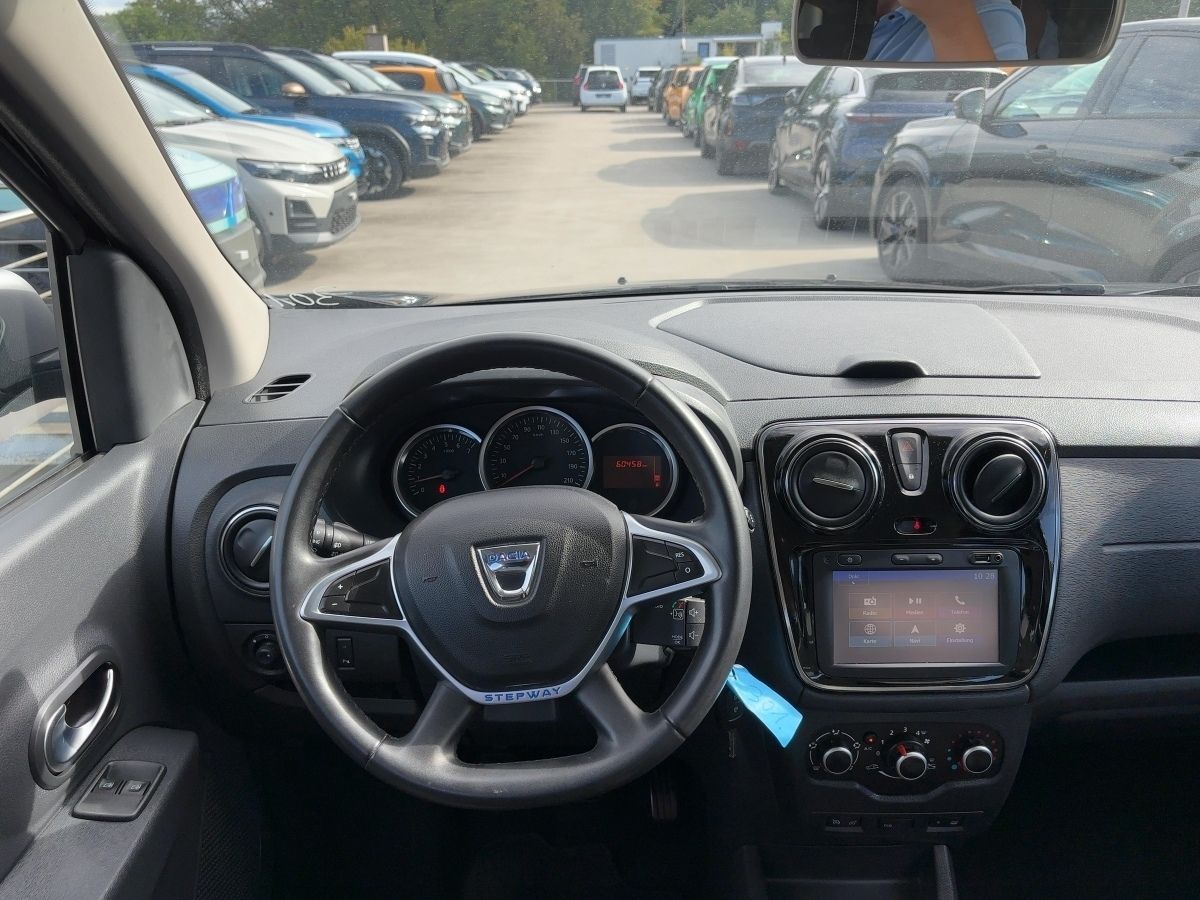 Fahrzeugabbildung Dacia Lodgy Stepway SCe 100 7-Sitzer - mit KI generiert/bearbeitet