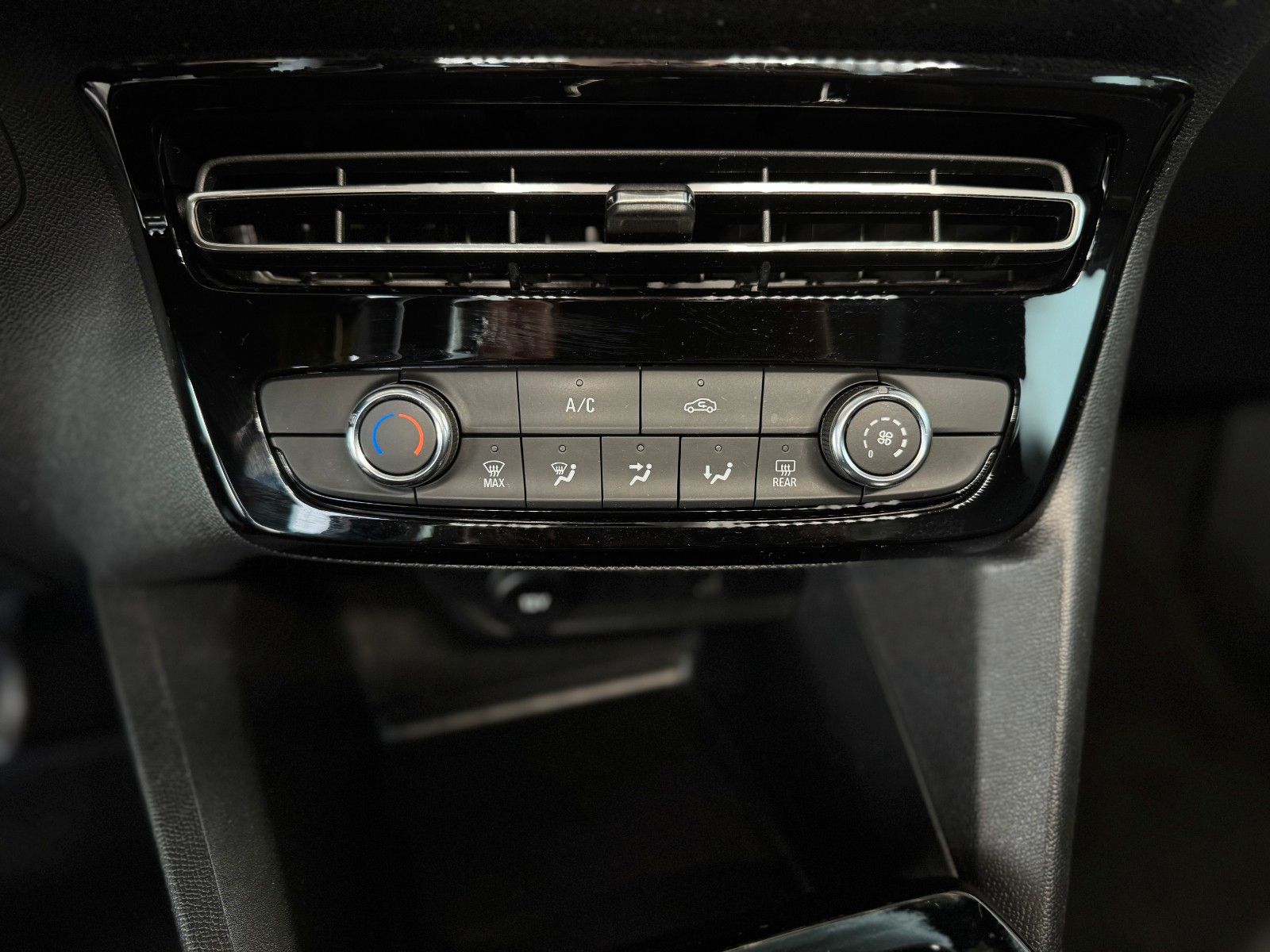 Fahrzeugabbildung Opel Mokka 1.2 Turbo Edition "Klima Tempomat DAB LED"