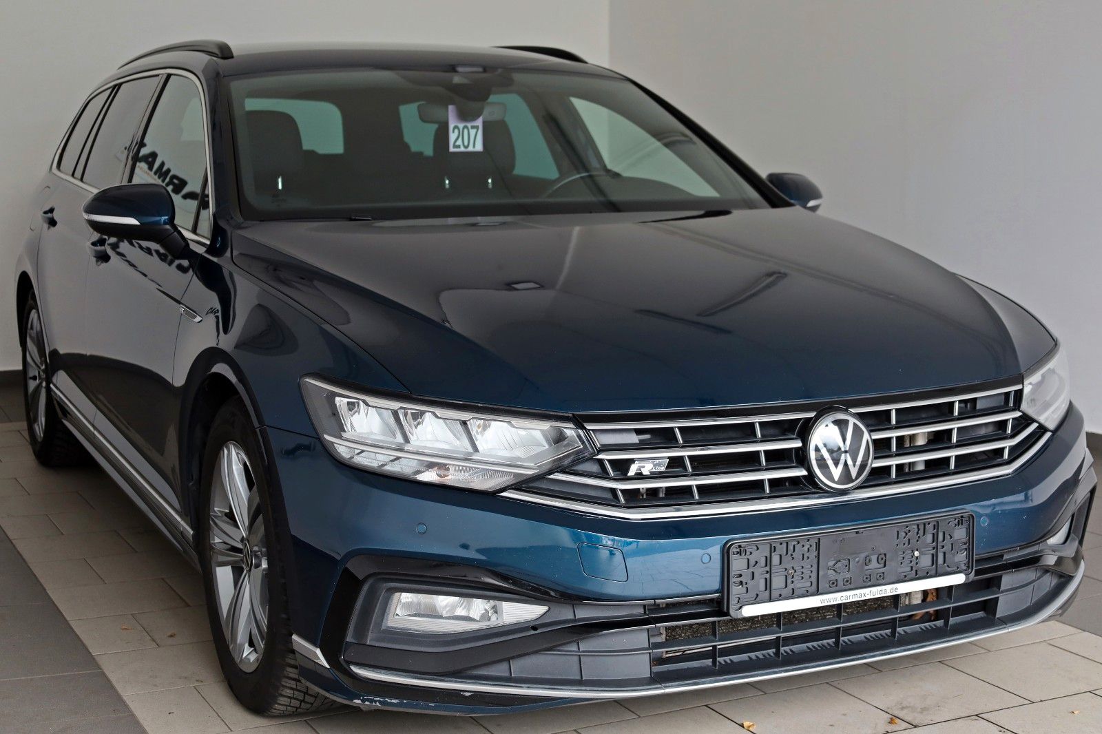 Fahrzeugabbildung Volkswagen Passat Variant R Line TLeder,Navi,LED,ACC,Kamera