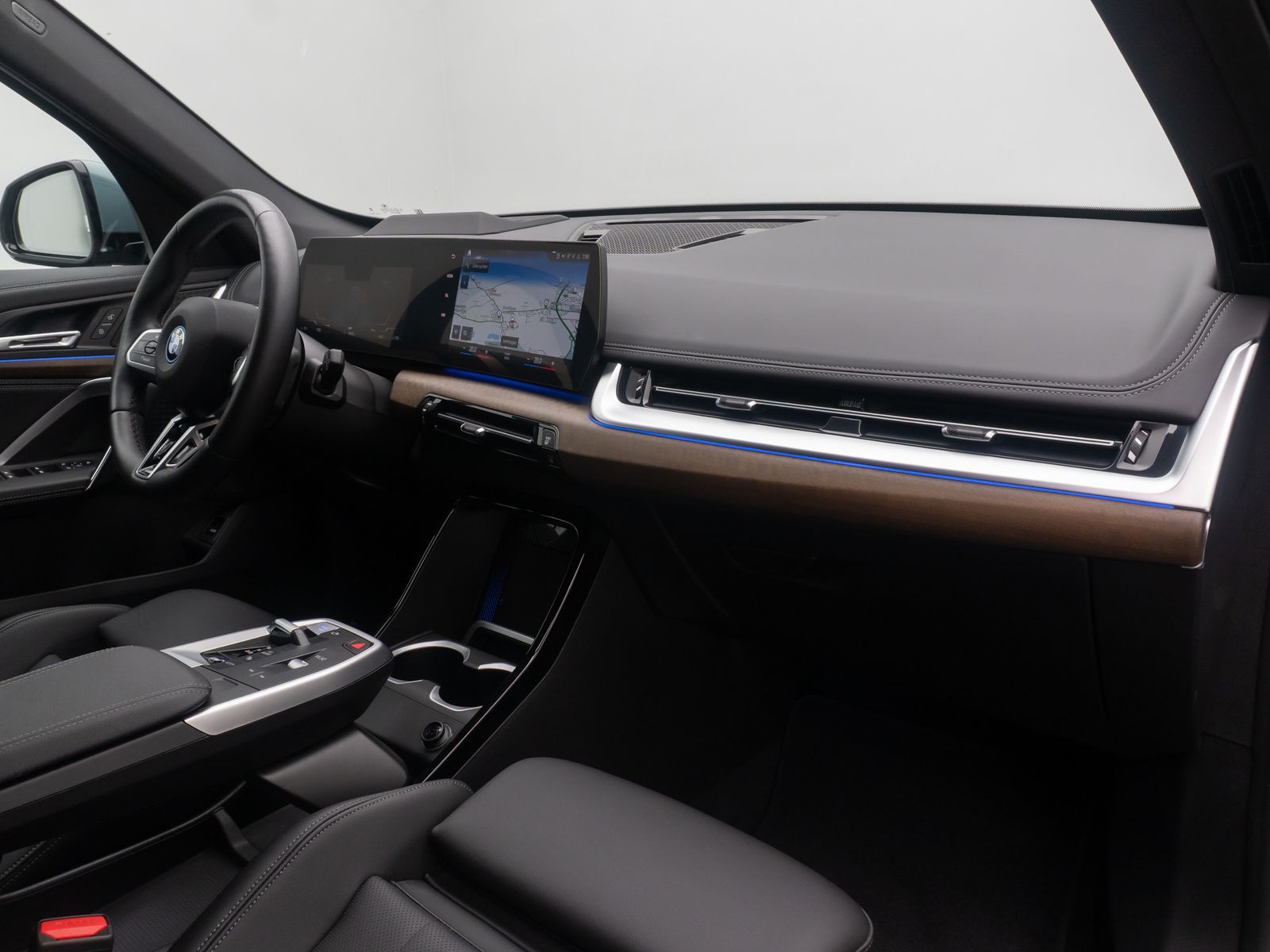 Fahrzeugabbildung BMW iX1 xD30 M Sport HUD DAB AHK 360&deg; CockpitPro 18"