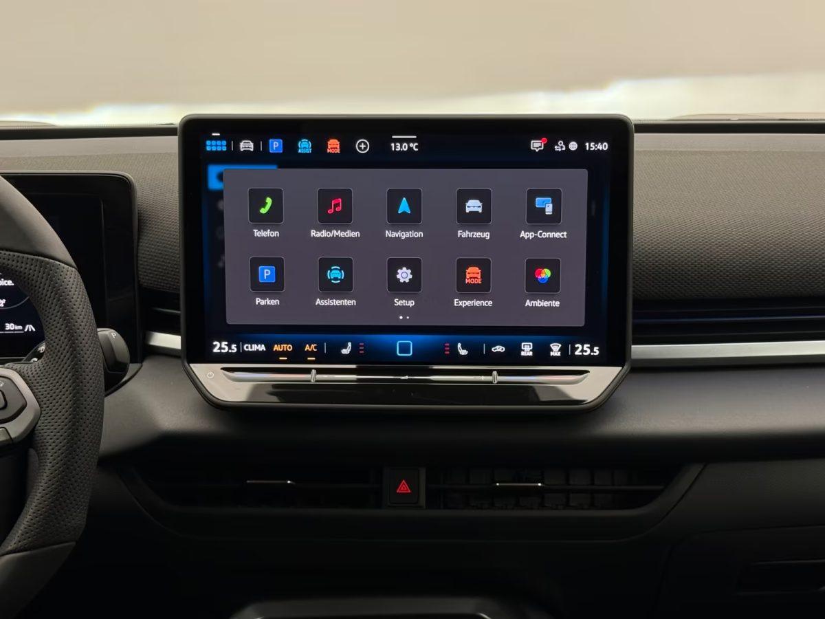 Volkswagen T-Roc 1.5 eTSI DSG R-Line +BLACK-STYLE+CAM+AHK+