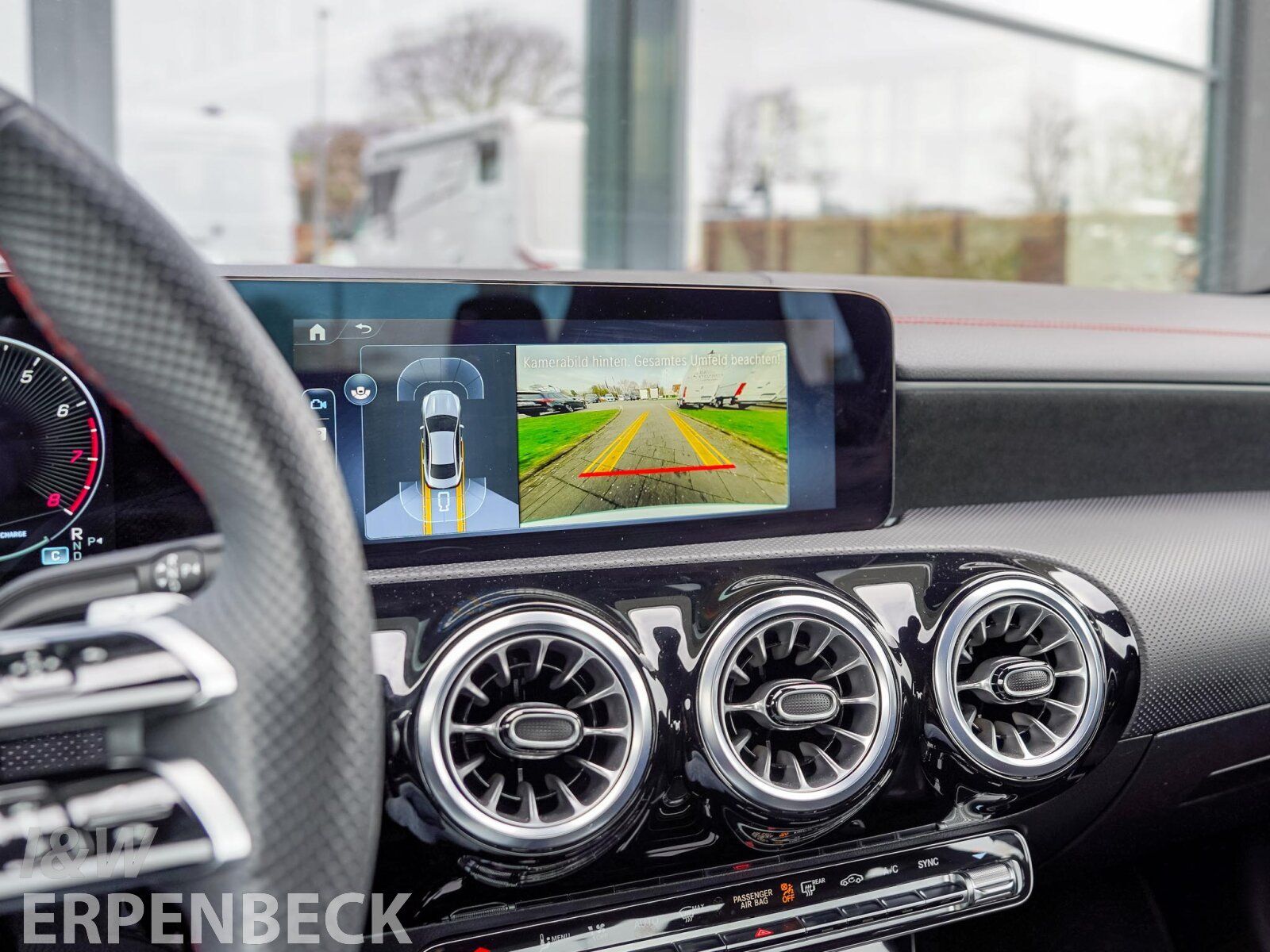 Fahrzeugabbildung Mercedes-Benz CLA 180 Coupé AMG Premium Pano Keyless LED
