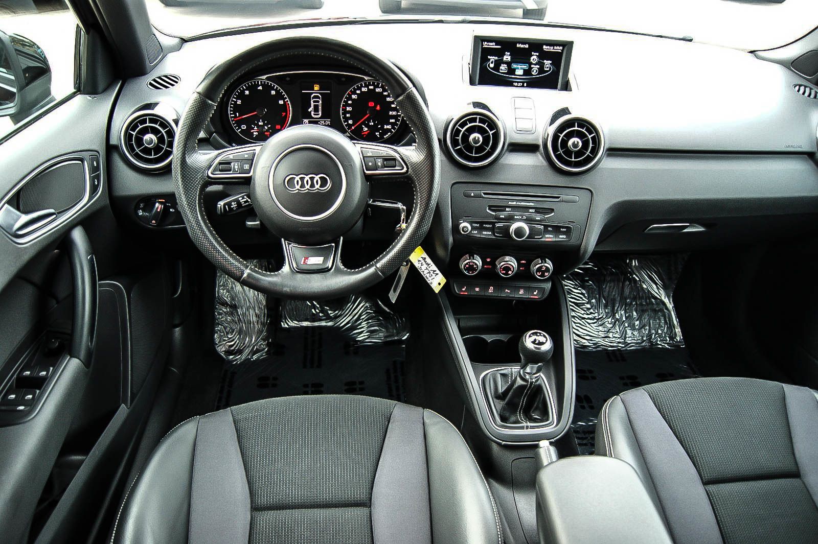 Fahrzeugabbildung Audi A1 Sportback S line Sportpaket NAVIGATION PDC