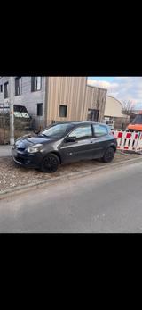 Renault Clio 1.6 16V tüv bis 12/27 - Renault Clio mit Benzin-Antrieb: Sportwagen