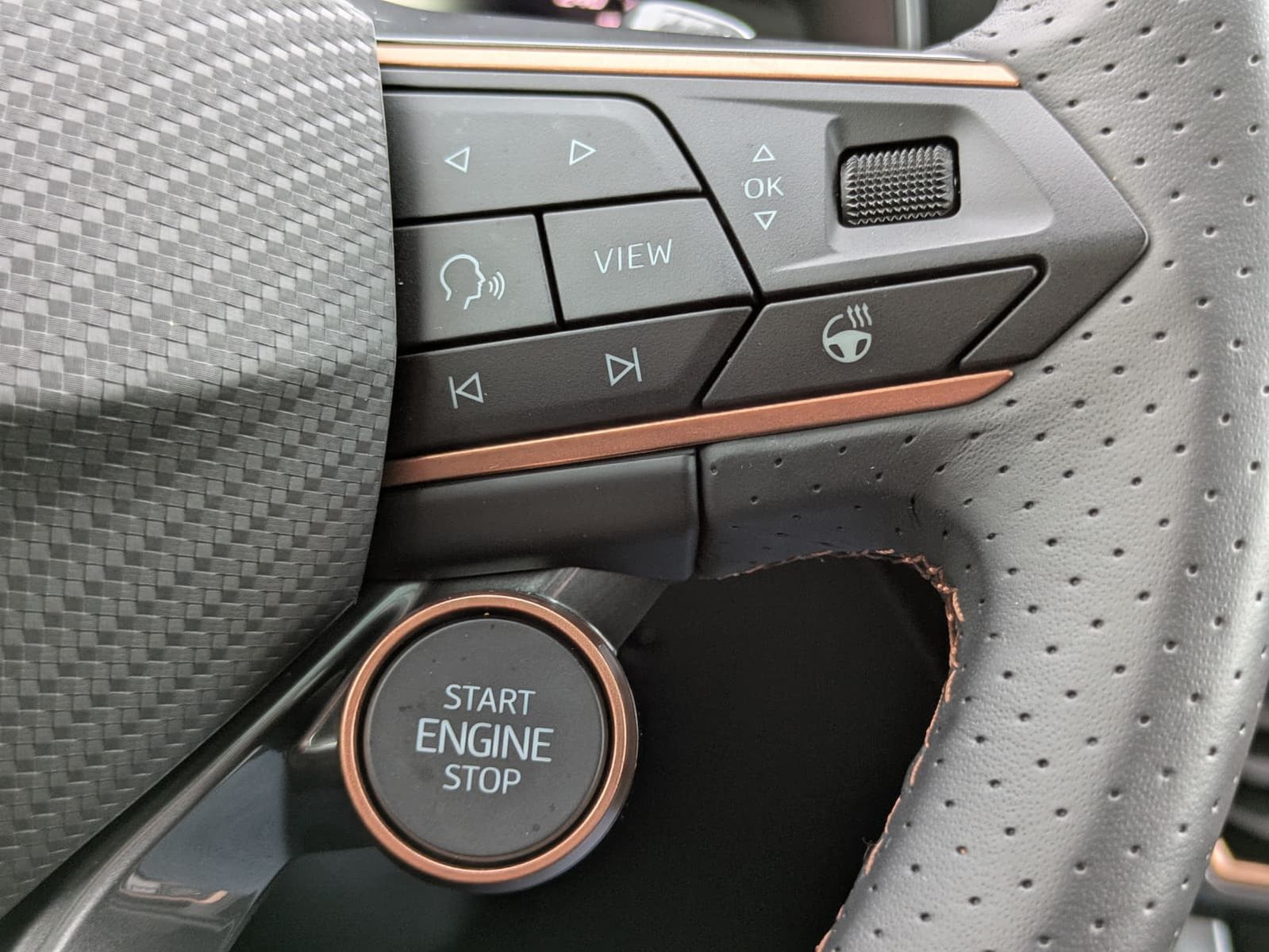 Fahrzeugabbildung CUPRA Formentor 1.5 eTSI PANO*MATRIX*SENNH.*DINAM*360°