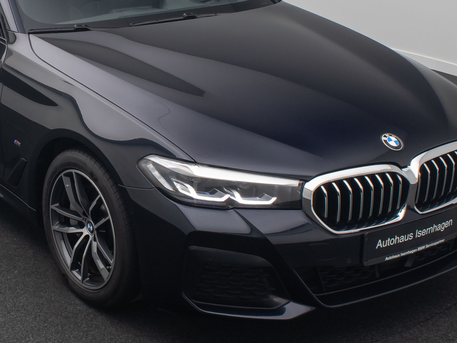 Fahrzeugabbildung BMW 530i M Sport AHK Kamera HUD H/K DAB Massage ACC
