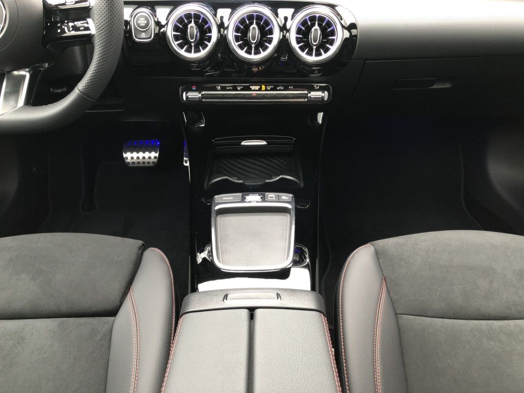 Mercedes-Benz CLA 200 d Coupe AMG+ILS+MBUX+MBeam+Night+Pano foto 15