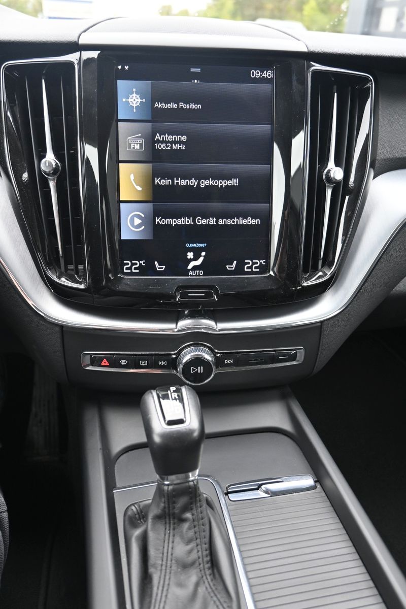 Fahrzeugabbildung Volvo XC60 D4 AWD Momentum *AHK*NAVI*LEDER*LED*