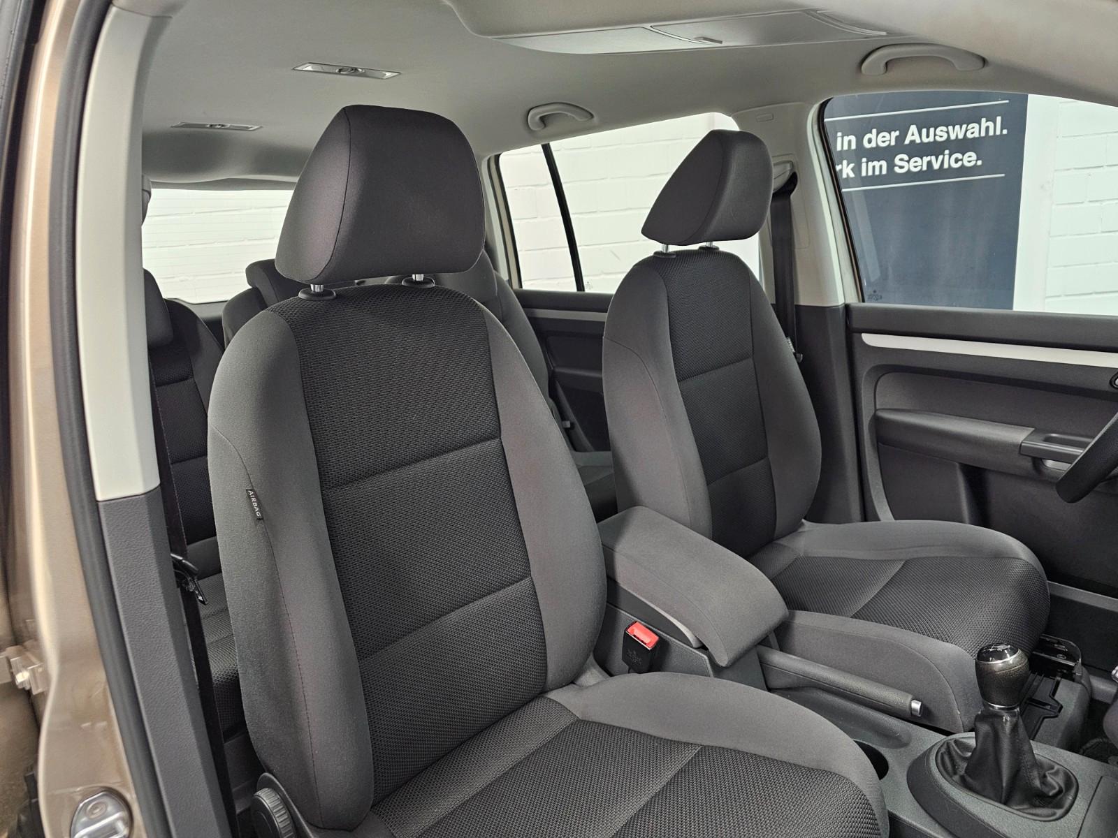 Volkswagen Touran 2013 — photo 17