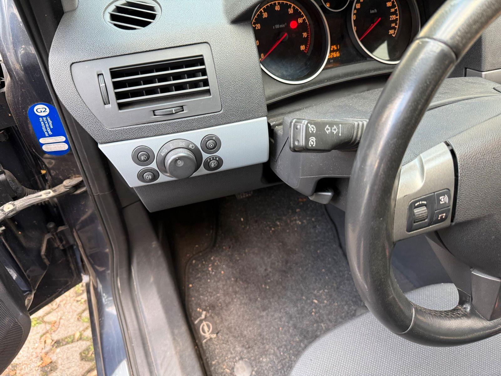 Opel Astra 2006 — photo 13