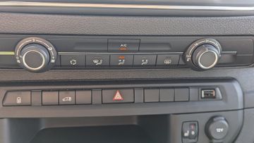 Bild 16 Opel Vivaro Cargo AT M 2.0 Diesel SHZ/LHZ/PDC V+H+CA
