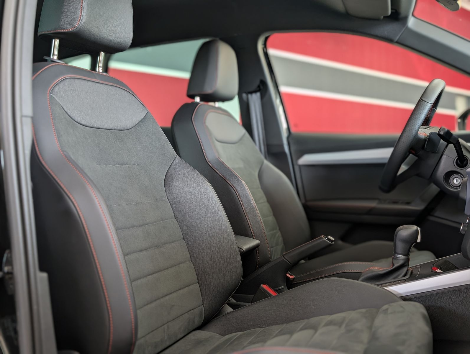 Fahrzeugabbildung SEAT Arona 1.5 TSI FR DSG ACC LED AHK KAM DINAMICA 18