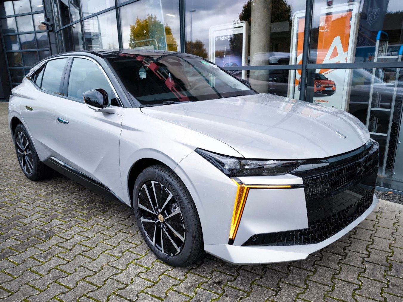 DS Automobiles DS No. 4 JULES VERNE E-TENSE