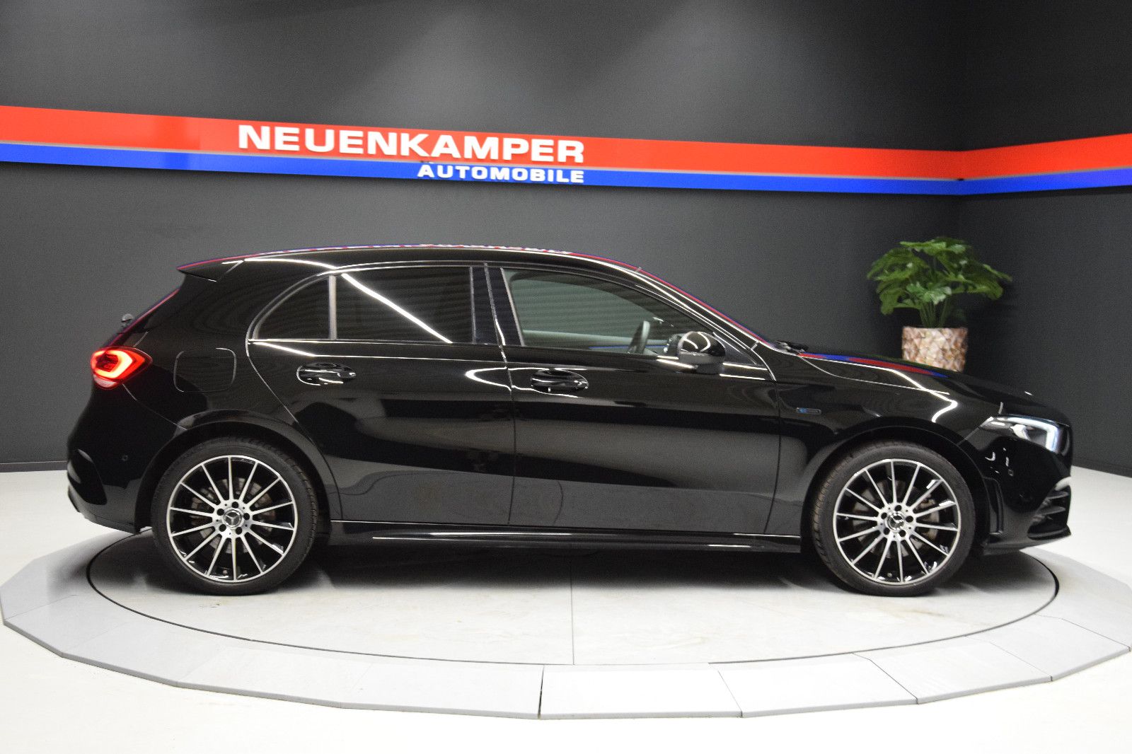 Fahrzeugabbildung Mercedes-Benz A 250 e Edition 2020 AMG Kamera LED MBUX Night