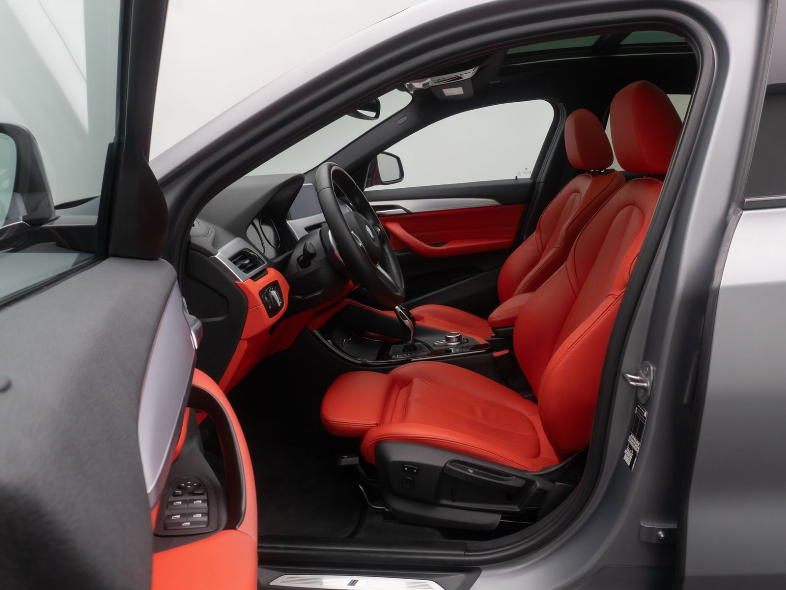 Fahrzeugabbildung BMW X2 sD20i M Sport Panorama Kamera Individual 19"