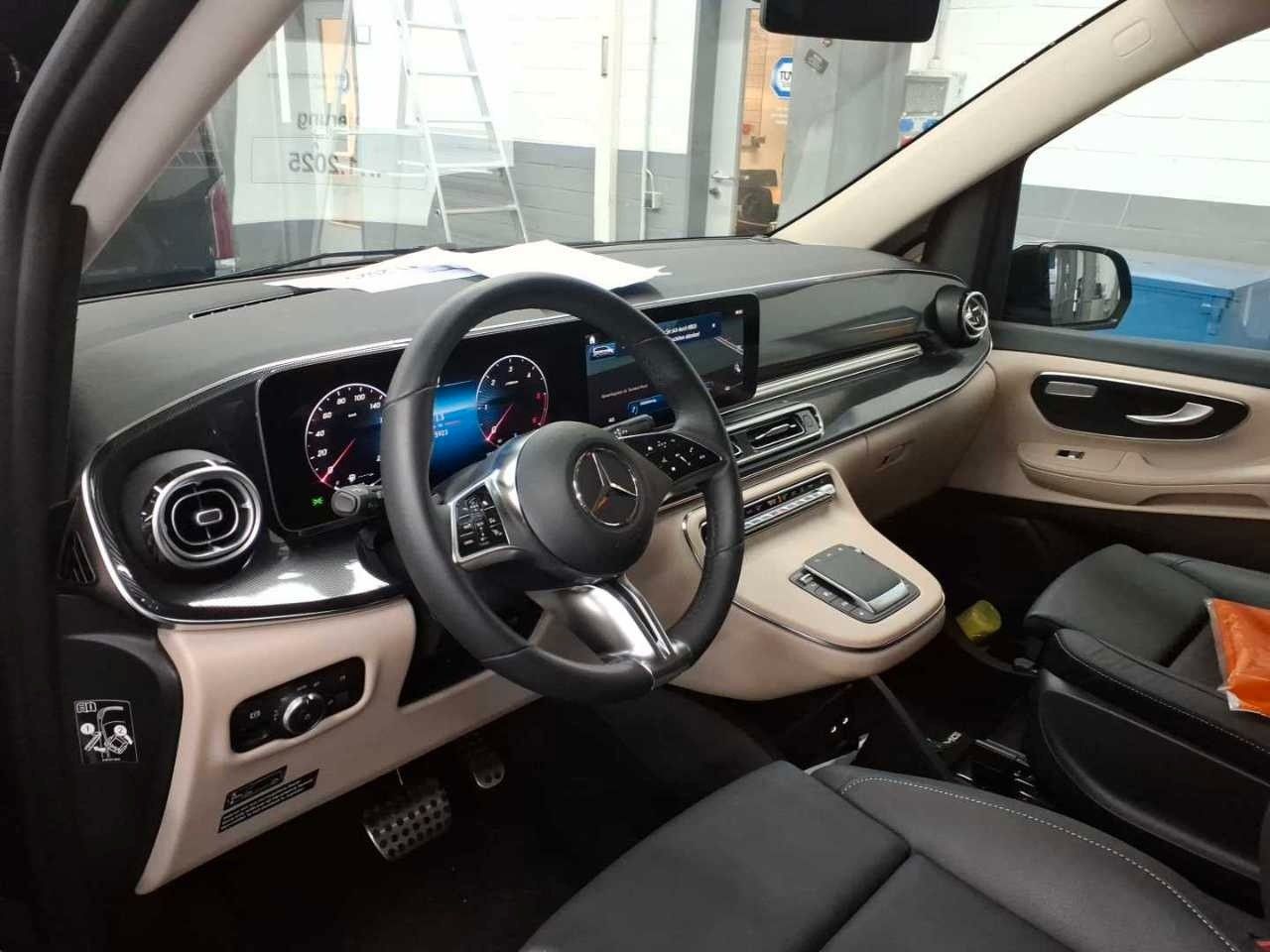 Fahrzeugabbildung Mercedes-Benz V 300 d MARCO POLO AMG Markise AHK2,5to AIRMATIC