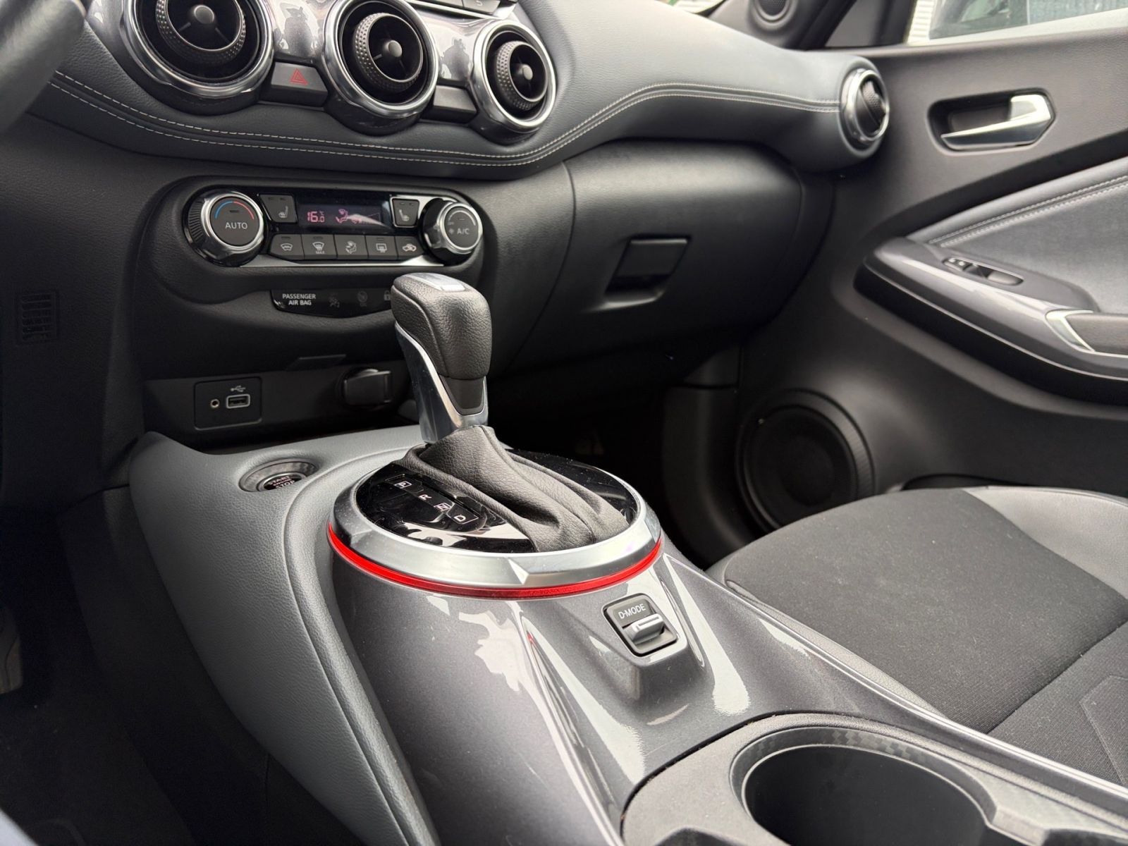 Fahrzeugabbildung Nissan Juke 1.0 DIG-T Tekna*AT*Navi*360°Kamera*SHZ*