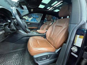 Audi Q8 - 9