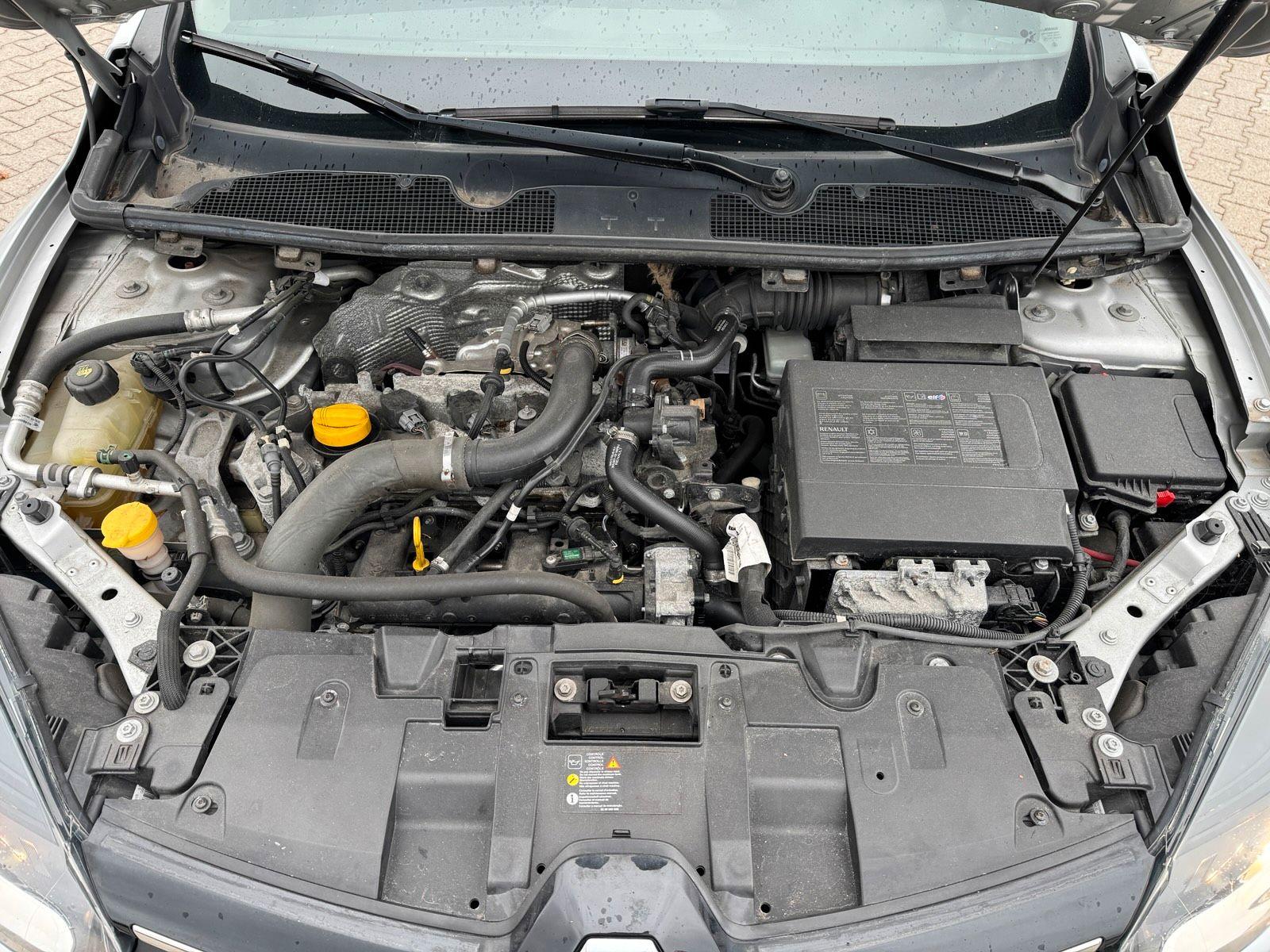 Renault Megane 2015 — photo 12