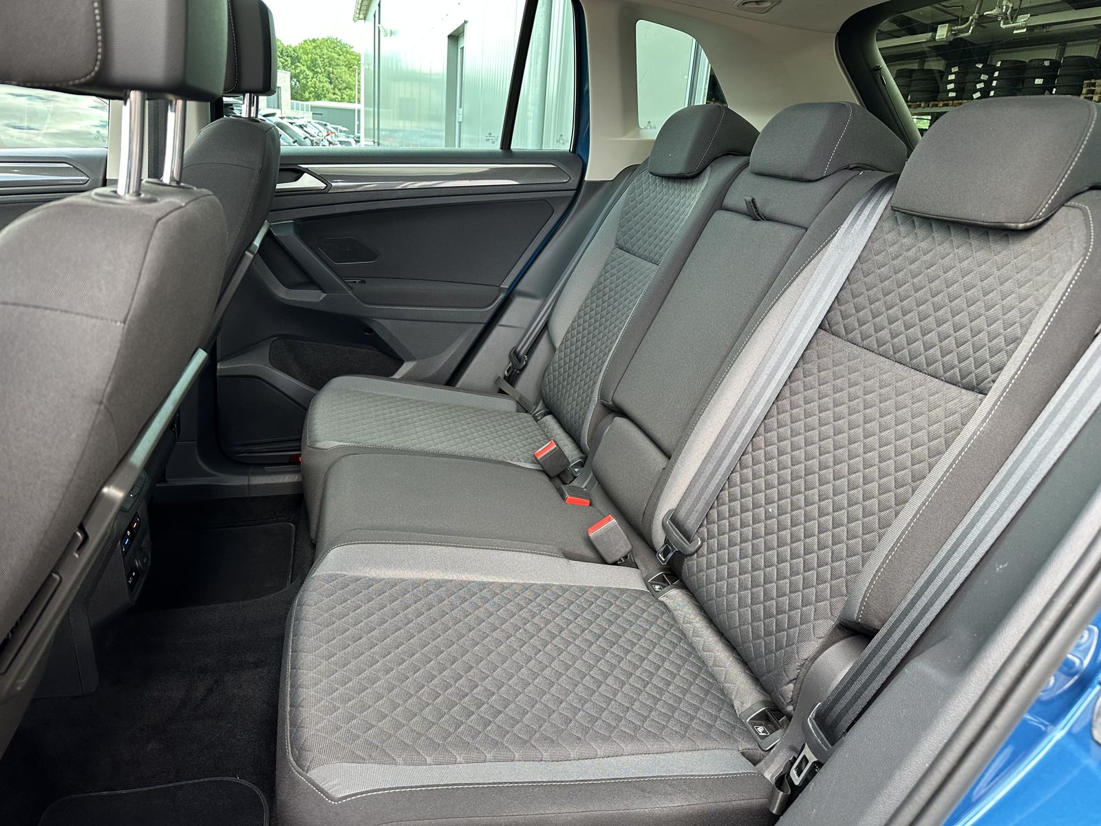 Fahrzeugabbildung Volkswagen Tiguan 1.5 TSI DSG Comfortline NAV+LED+PANO+AHK