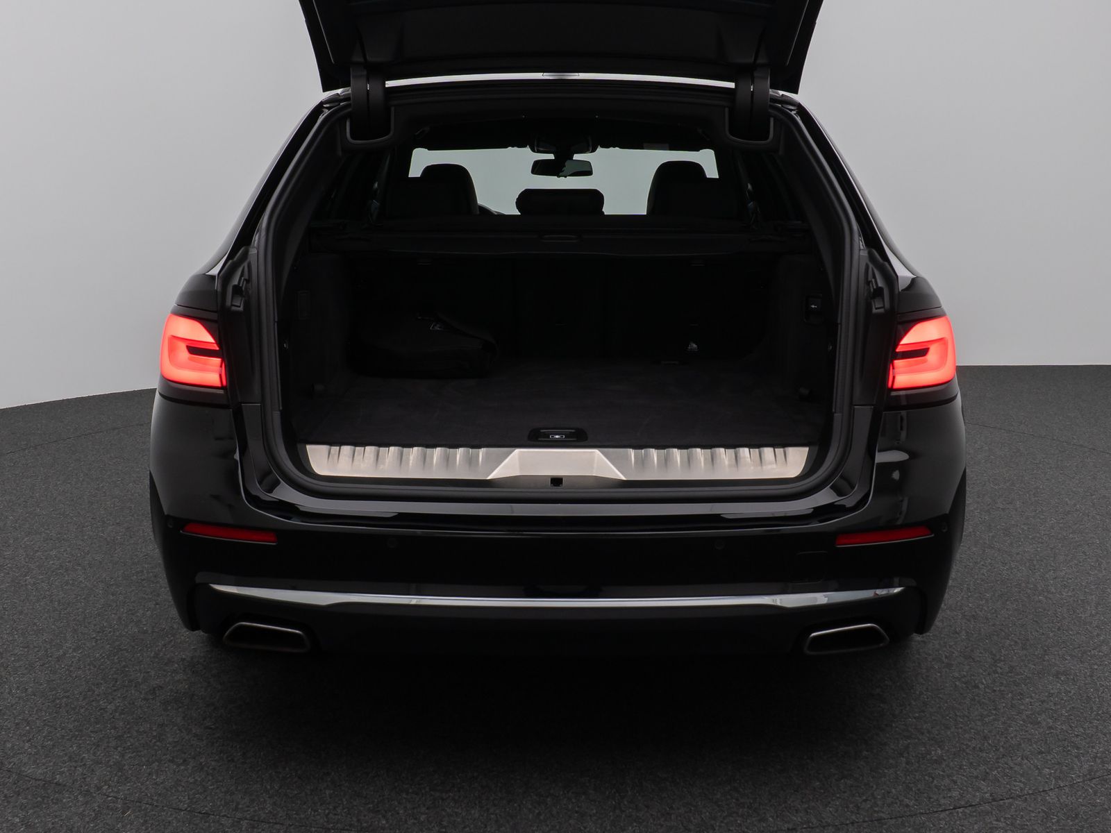 Fahrzeugabbildung BMW 530e Luxury Line Kamera DAB WLAN ACC Alarm LED