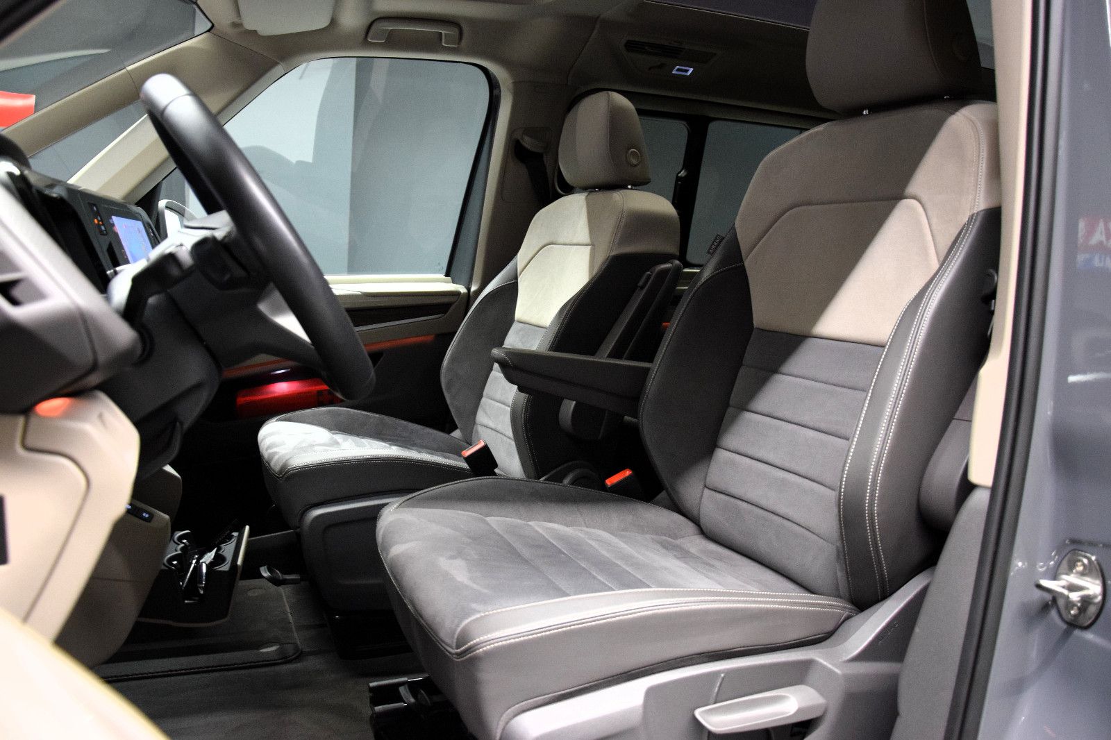 Fahrzeugabbildung Volkswagen T7 Multivan Style 7-Sitze Easy-Open Panorama ACC