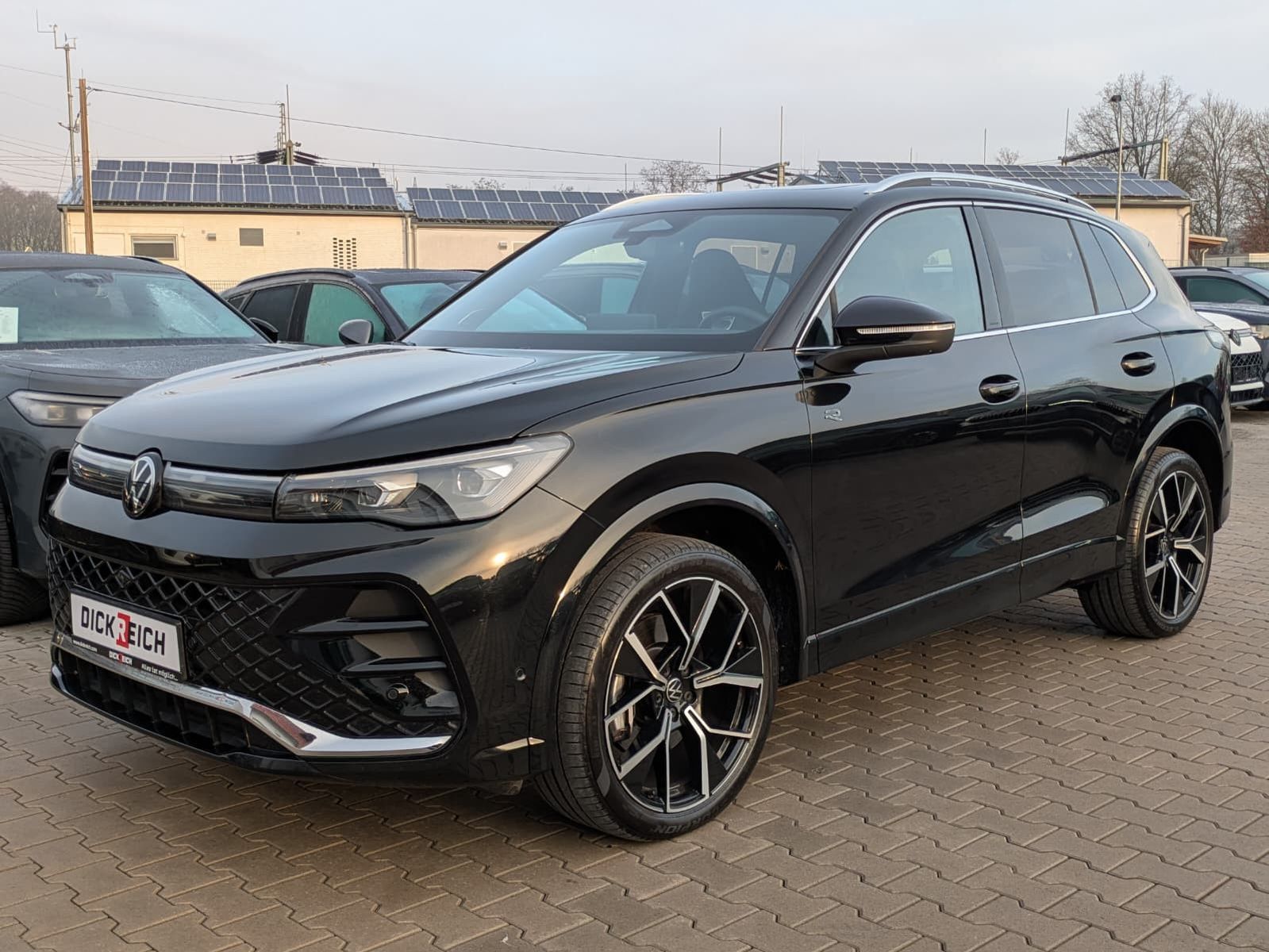 Fahrzeugabbildung Volkswagen Tiguan 2.0 TDI 4M R-Line PANO*H&K*AHK*MATRIX*20"