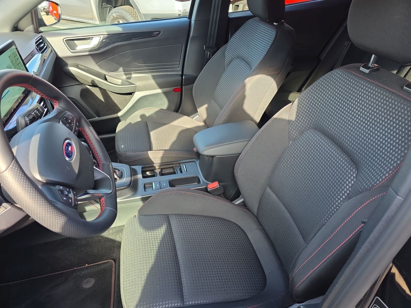 Fahrzeugabbildung Ford Focus Turnier ST-Line X // 8-fach bereift B&O Ad