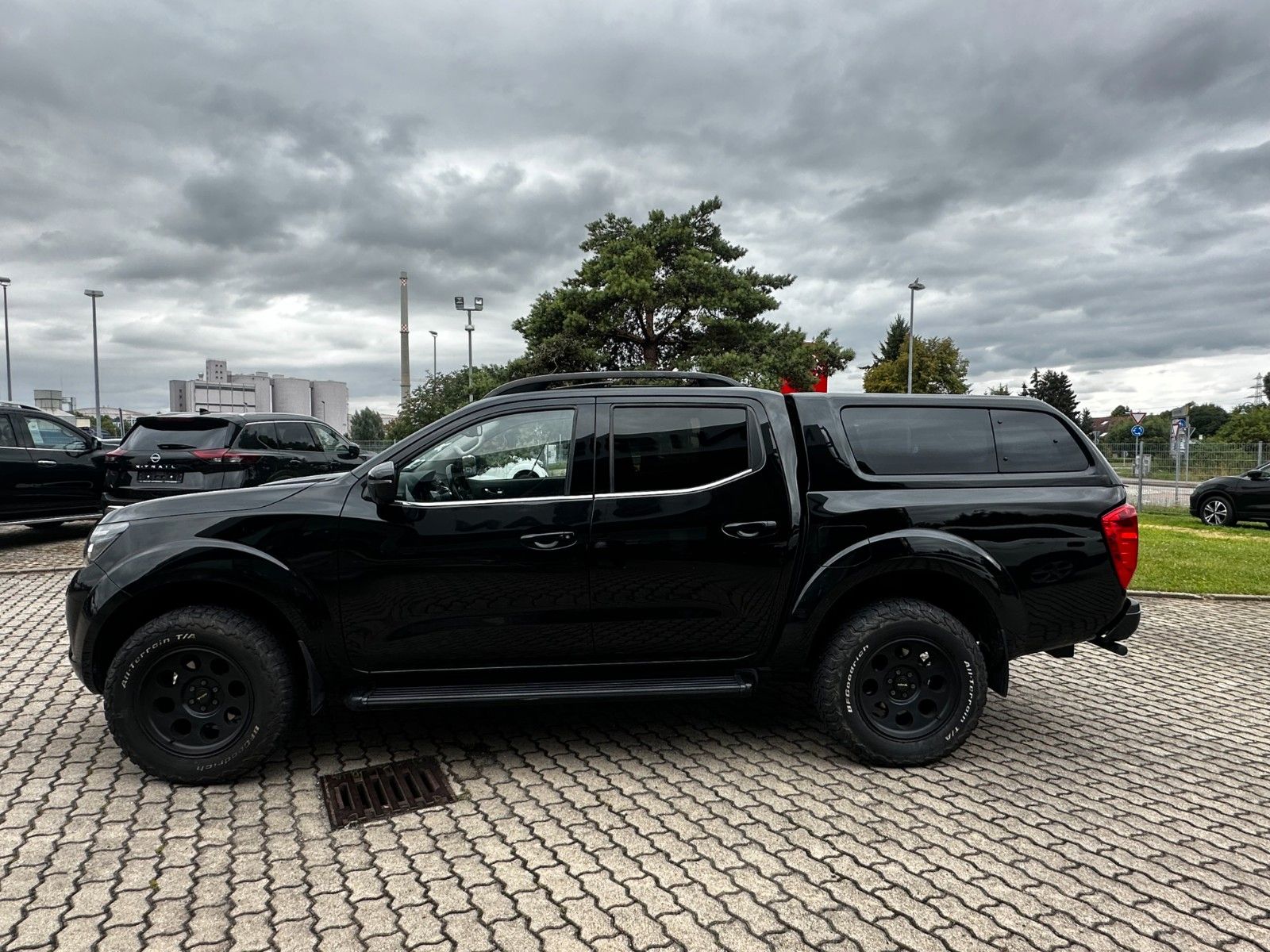 Fahrzeugabbildung Nissan Nissan Navara 2.3 dCi 190PS AT DC N-Guard