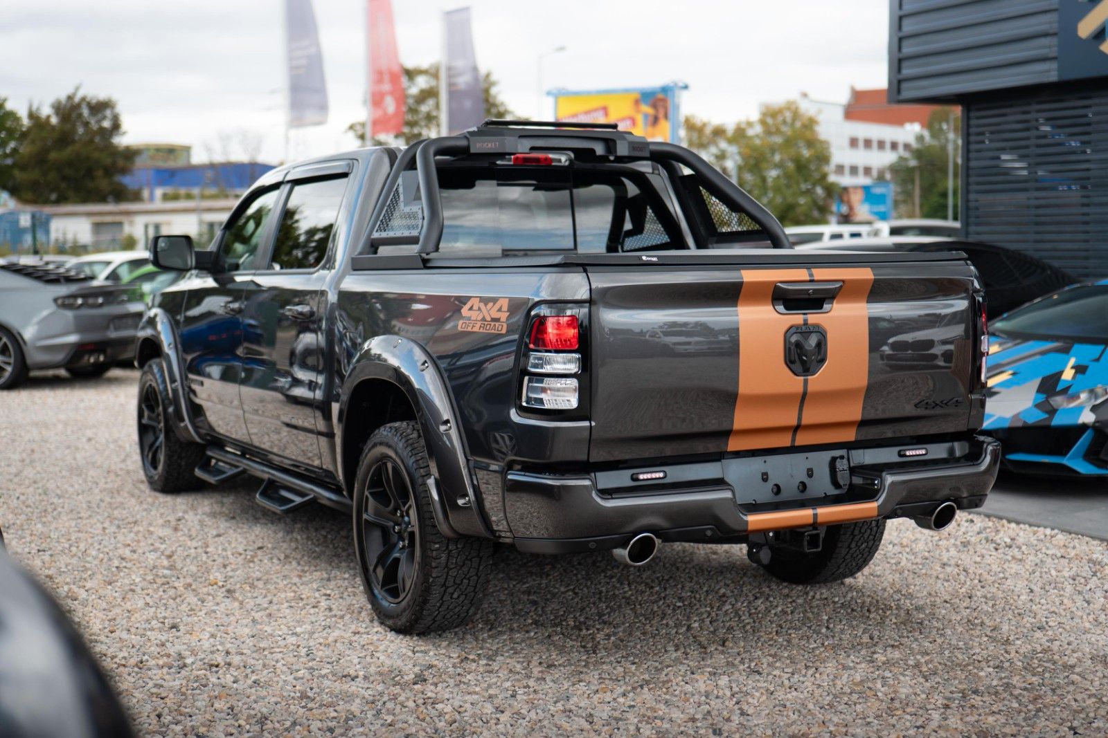 Fahrzeugabbildung Dodge RAM 5.7 V8 HEMI 4x4 OFFROAD Night Limited 19%