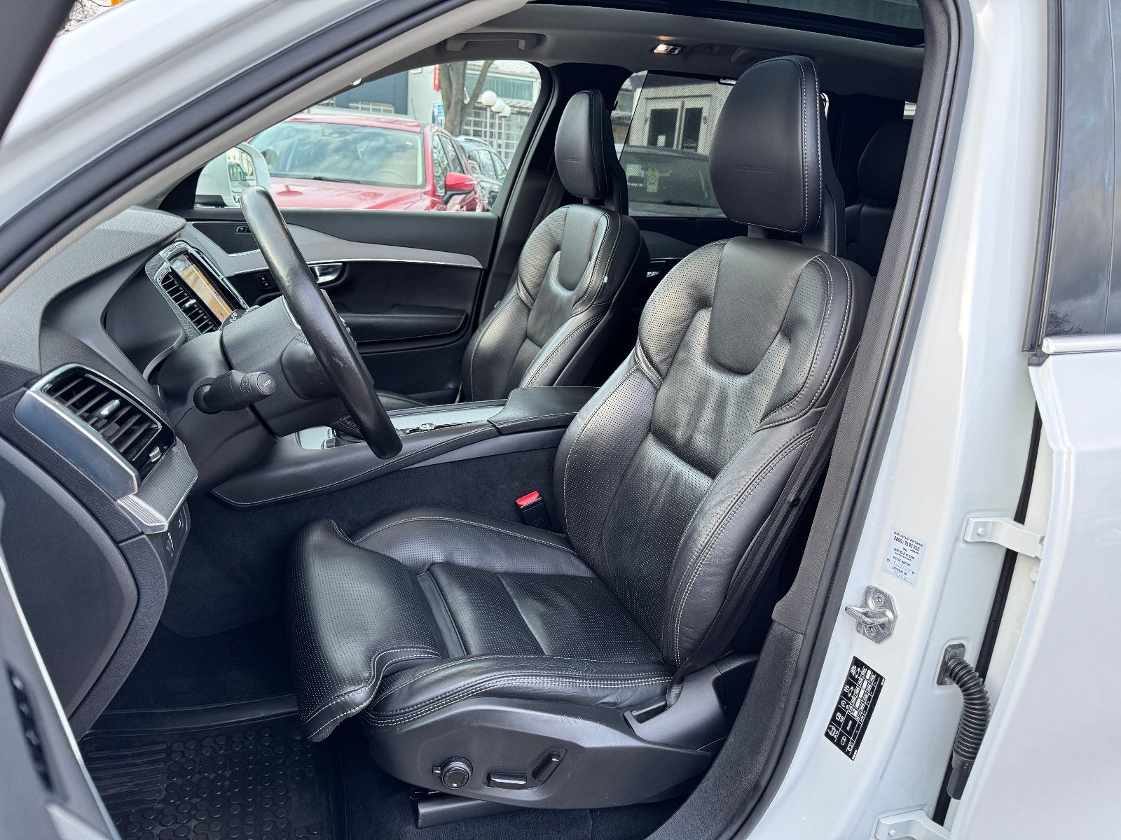 Fahrzeugabbildung Volvo XC90 INSCRIPTION AWD PANO HUD SITZKLIMA MEMORY