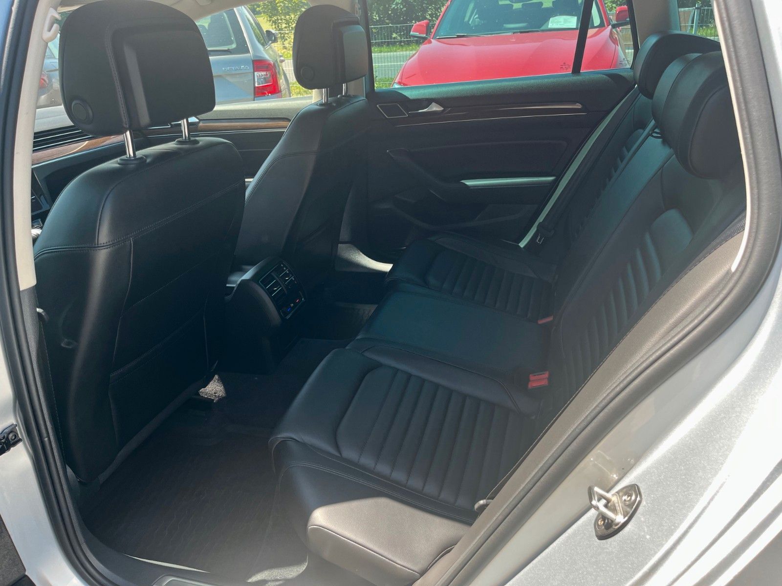 Fahrzeugabbildung Volkswagen Passat Variant 1.8 TSI DSG Navi Leder HIGHLINE